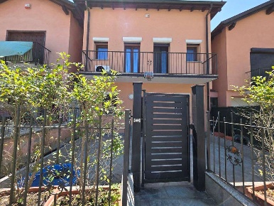 Foto Villa a schiera in Via Granerolo 49, Omegna Centro di 148 m²