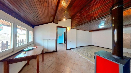 Foto Attico in Via Giuseppe Mazzini, Caravate di 160 m² con 8 locali