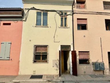 Foto Casa indipendente a Concordia sulla Secchia di 80 m² con 4 locali