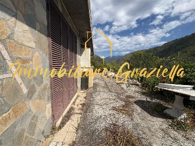 Foto Magazzino a Ventimiglia di 58 m² con 3 locali in vendita