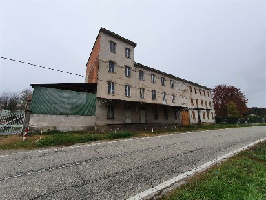 Foto Rustico a Altavilla Monferrato di 700 m² con 10 locali in vendita
