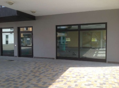 Foto Ufficio a Sesto Calende di 200 m² con 2 locali in vendita