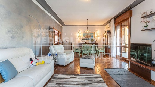 Foto Appartamento in VIA  ALBA, Modena Sant'Agnese - Università di 408 m²