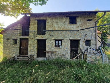 Foto Rustico in via alle motte, Quarna Sotto di 190 m² con 10 locali