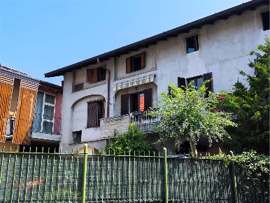 Foto Appartamento in iv novembre 3, Carbonate Centro di 140 m² con 4 locali