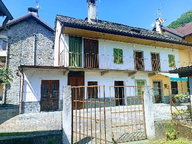 Foto Appartamento a Beura-Cardezza di 90 m² con 5 locali in vendita