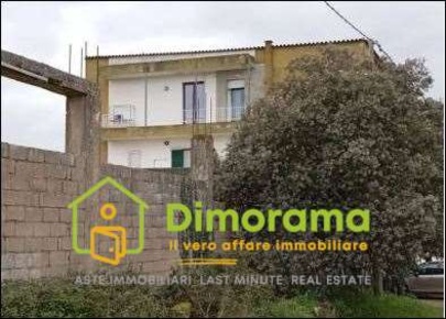 Foto Appartamento in LOC. SA TOBA, Nuoro Centro di 116 m² con 35 locali