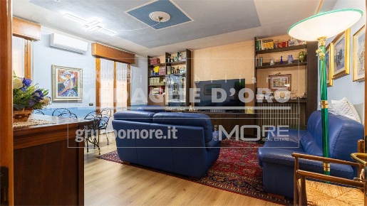 Foto Appartamento in via Alba, Modena di 172 m² con 5 locali in vendita