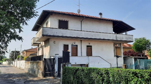 Foto Villa unifamiliare a Vigevano Centro di 190 m² con 5 locali in vendita
