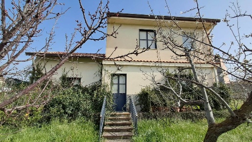 Foto Villa unifamiliare a Mascalucia Centro di 75 m² con 4 locali