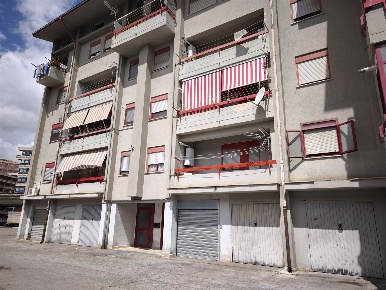 Foto Appartamento a Potenza Centro di 106 m² con 6 locali in vendita