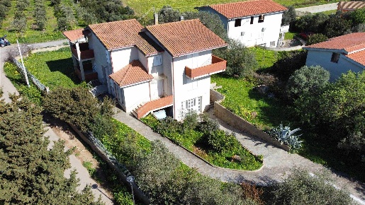Foto Villa unifamiliare a Sant'Anna Arresi di 280 m² con 10 locali