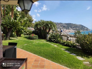 Foto Appartamento a Ospedaletti di 174 m² con 5 locali in vendita