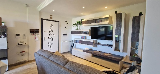 Foto Appartamento a Aprilia Inghilterra - Zona 167 di 82 m² con 6 locali