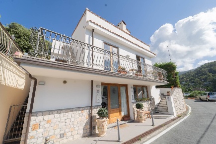 Foto Appartamento a Seborga di 100 m² con 5 locali in vendita