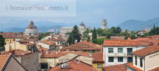 Foto Attico a Pisa Santa Maria di 130 m² con 5 locali in affitto