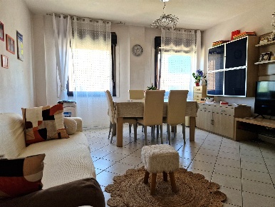 Foto Appartamento a Cecina Cecina Centro di 90 m² con 4 locali in vendita