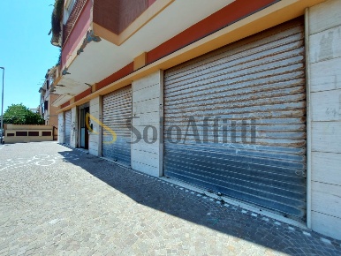 Foto Locale commerciale in Via del Tempio della Fortuna, Fiumicino