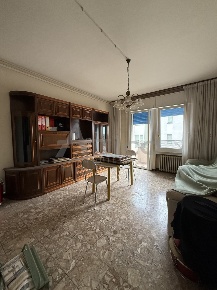 Foto Appartamento a Rovigo Centro Storico di 100 m² con 6 locali in vendita