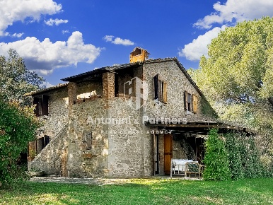 Foto Casale in Via Antonio Gramsci, Panicale Centro di 255 m² con 10 locali