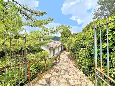 Foto Casa indipendente in Via Cappelletta 37, Avegno Testana di 250 m²