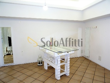 Foto Locale commerciale a Senigallia Centro Storico di 38 m² con 1 locali