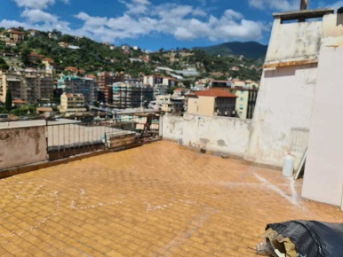 Foto Attico in strada Monte Pietravecchia 2, Sanremo Borgo di 100 m²