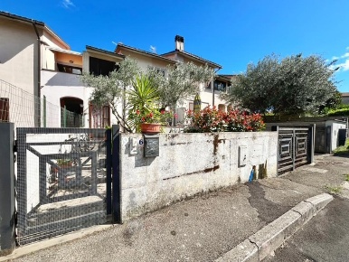 Foto Villa a schiera in VIA BASTIGLIA, Montefiascone di 70 m² in vendita