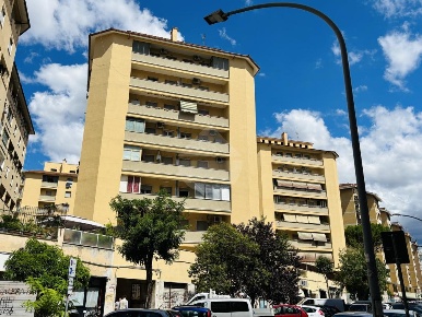 Foto Appartamento in via Flavio Stilicone, Roma di 102 m² con 3 locali