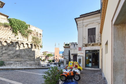 Foto Attività commerciale in Piazza Diomede 8, Vasto Centro Storico
