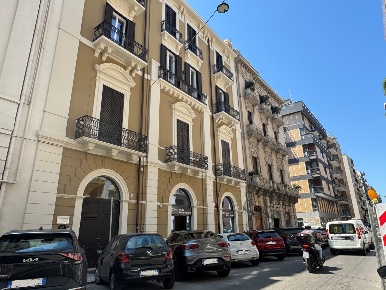Foto Appartamento in Via Calefati 116, Bari Murat di 75 m² con 3 locali