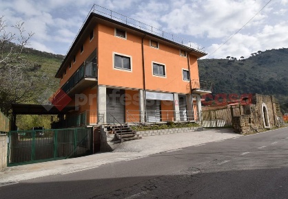 Foto Negozio in Via Piave 126, Castel San Giorgio Centro di 170 m²