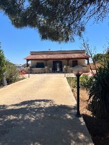 Foto Villa singola in Strada Pozzo Cupo 7, Sava di 150 m² con 5 locali
