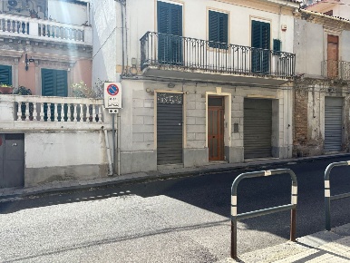 Foto Negozio in Via Marco Polo 303, Messina Minissale di 35 m² con 2 locali