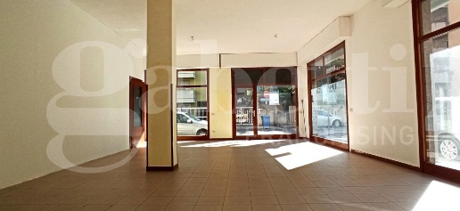Foto Negozio a Oristano Centro di 102 m² in vendita