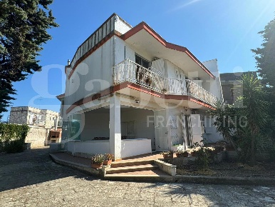 Foto Villa unifamiliare in BARI, Giovinazzo di 180 m² con 4 locali