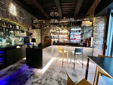 Foto Negozio in Via Mazzini 1, Gallarate Centro di 90 m² con 3 locali