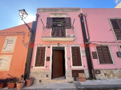 Foto Casa indipendente in Via S. Maria Maggiore 90, Milazzo Centro di 69 m²