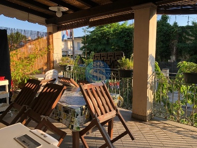 Foto Villa unifamiliare a Pietrasanta di 130 m² con 5 locali in affitto
