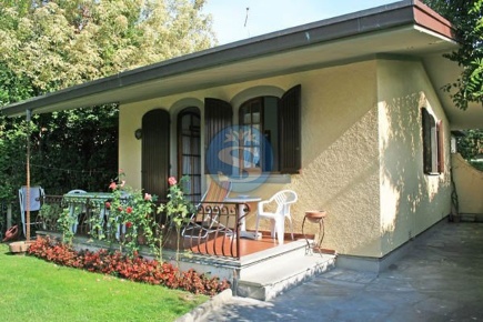 Foto Villa unifamiliare a Forte dei Marmi di 55 m² con 5 locali in affitto