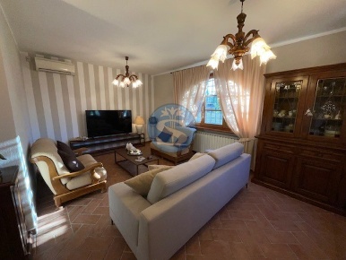Foto Villa unifamiliare a Pietrasanta di 140 m² con 11 locali in affitto