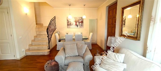Foto Appartamento a Massa Marina di Massa Centro di 120 m² con 5 locali