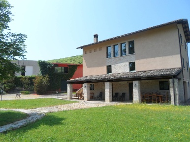 Foto Casa indipendente in Via Menocchia, Carassai di 240 m² con 3 locali