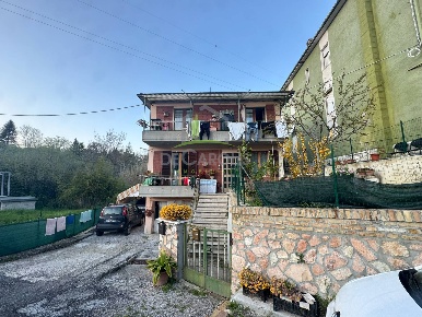 Foto Casa indipendente in Valle Fiorana, Ascoli Piceno di 195 m² in vendita
