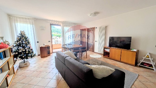 Foto Appartamento a Sovere Centro di 125 m² con 5 locali in affitto