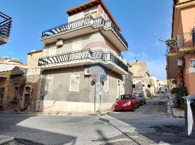 Foto Casa indipendente in Via ferreri, Rosolini di 245 m² con 9 locali