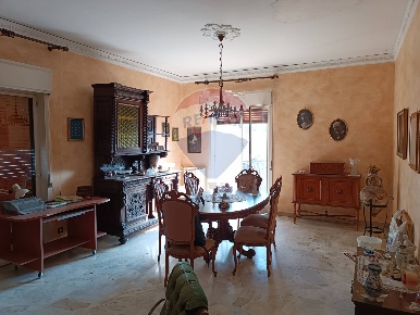 Foto Appartamento in Via Michele la Spina, Acireale di 164 m² con 5 locali