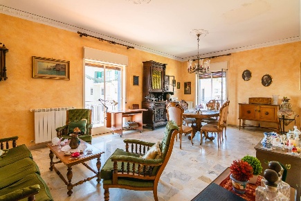 Foto Appartamento in Via Giovanni Verga, Acireale di 164 m² con 5 locali