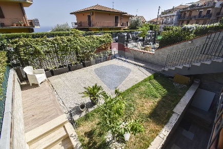 Foto Case semi ndipendenti in Via Alessandro Scarlatti, Aci Castello Centro