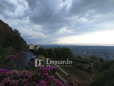 Foto Appartamento in Via del Monte, Pietrasanta di 70 m² con 4 locali